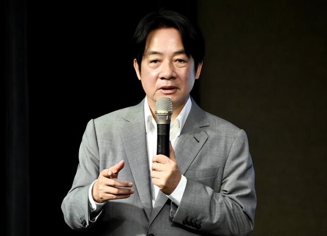 赖清德最近恐怕睡不踏实了。岛内风向变了，而且极其彻底。过去提“和平”就被扣投降帽