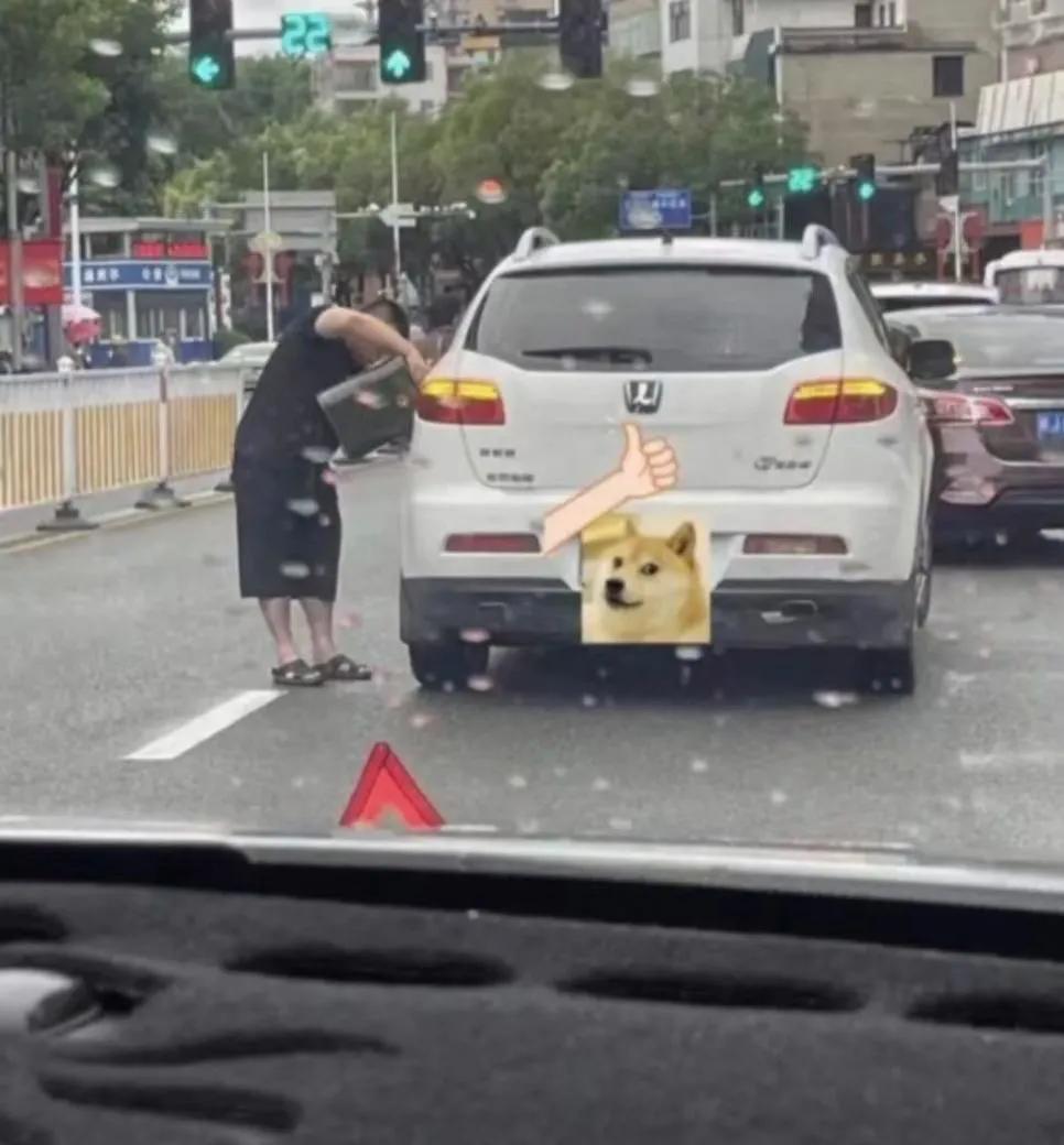 不愧是战略合作伙伴，一般的车享受不了的待遇……