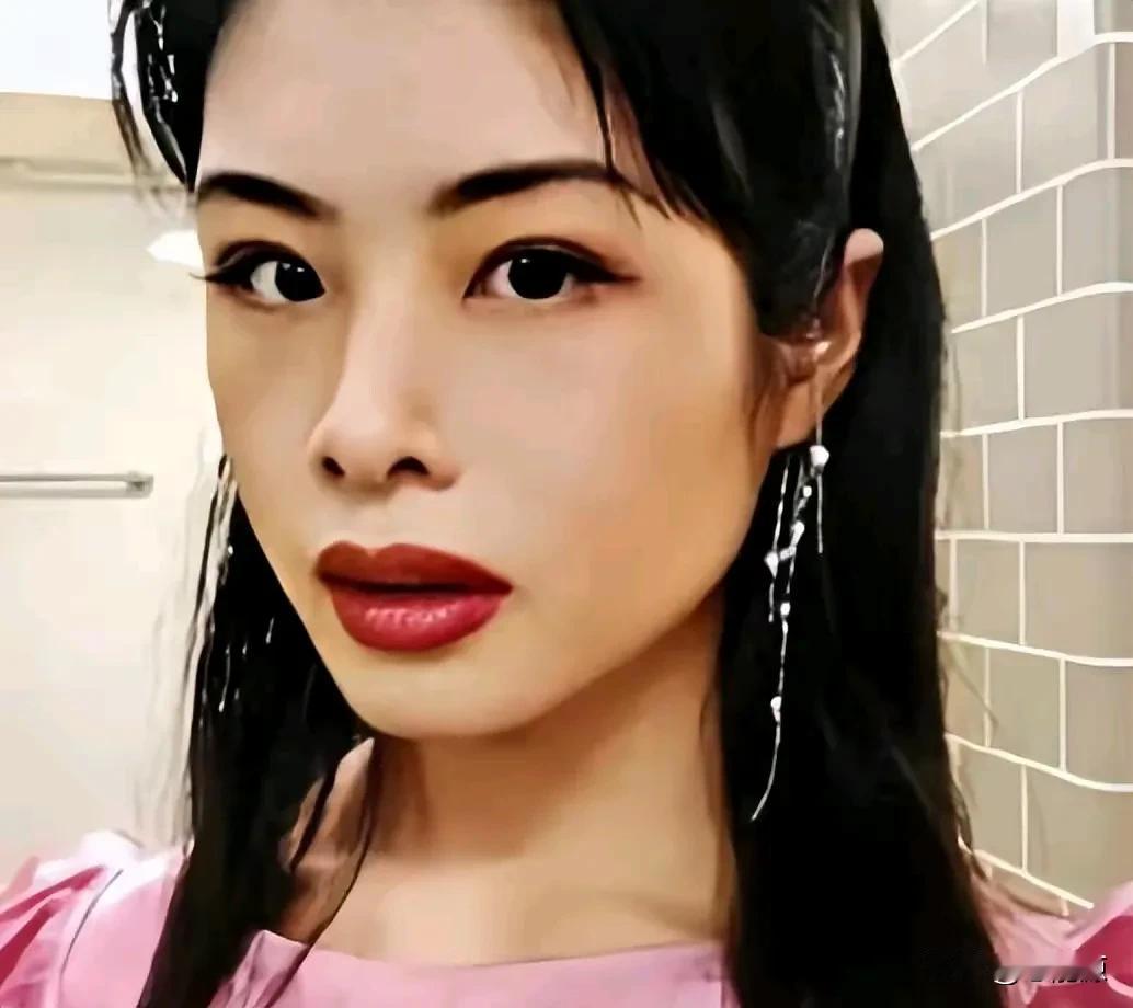 抖音真的彻底沦陷了，成了诉苦诉冤的平台，成了包青天，这半个多月刷到不少实名举报的