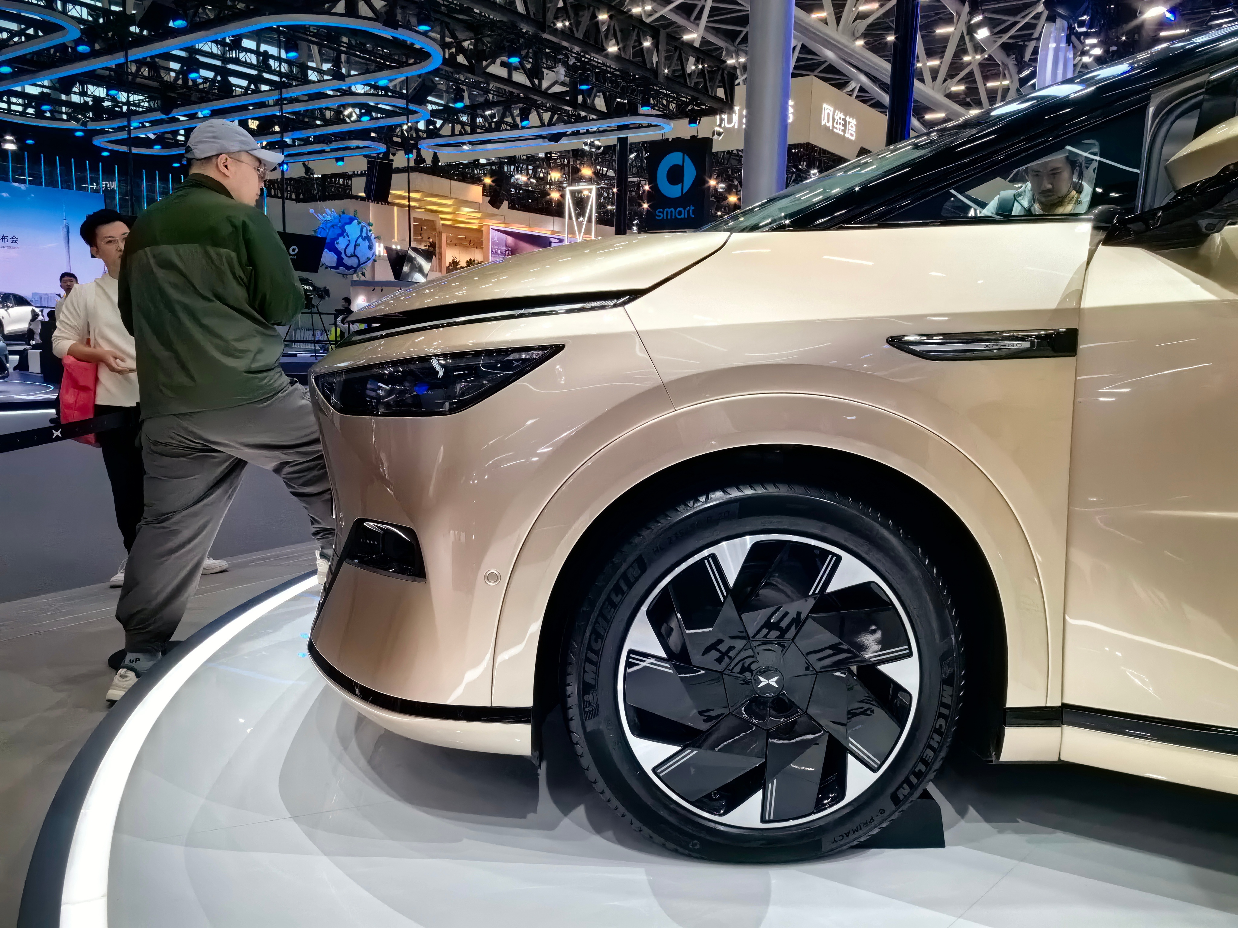 现在MPV车型突然热度起来了，赛道也逐步拥挤起来，你方唱罢我登场……火药味十足，