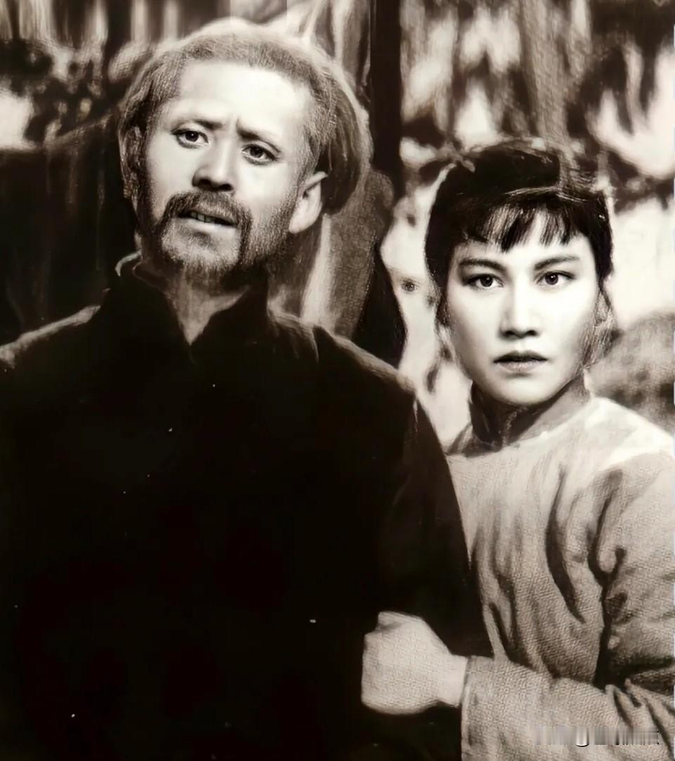 这是1947年公映的影片《松花江上》的主药演员，距如今已近八十载。影片以“九一八