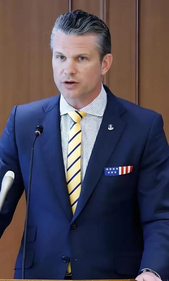 美国传来消息！美国国防部长宣布了：
3月13日，美国国防部长赫格塞思在新闻发布会