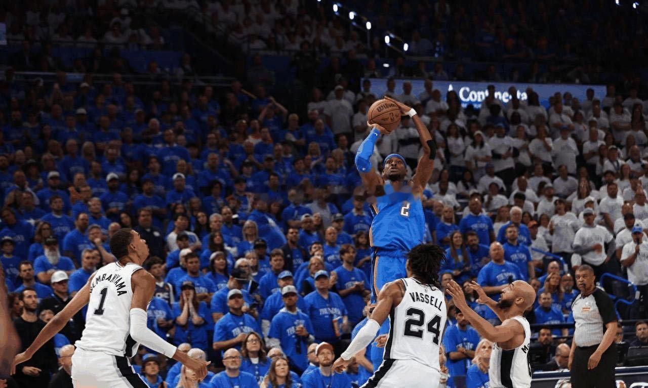 雷霆vs马刺判罚风波NBA赛场争议时刻这轮系列赛的争议判罚从未停止！本场比赛中，