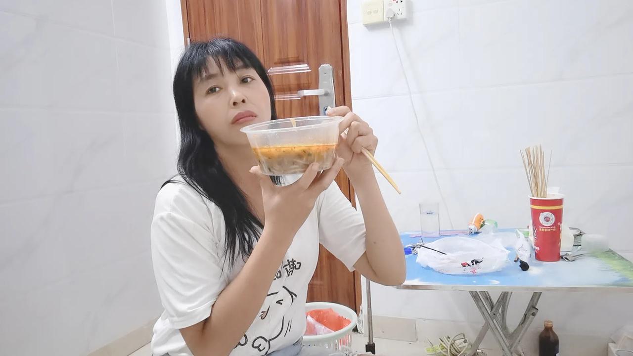 大家好，离异女人做自媒体有两年多了，粉丝有三万多，想做媒体的朋友来看看我的收益吧