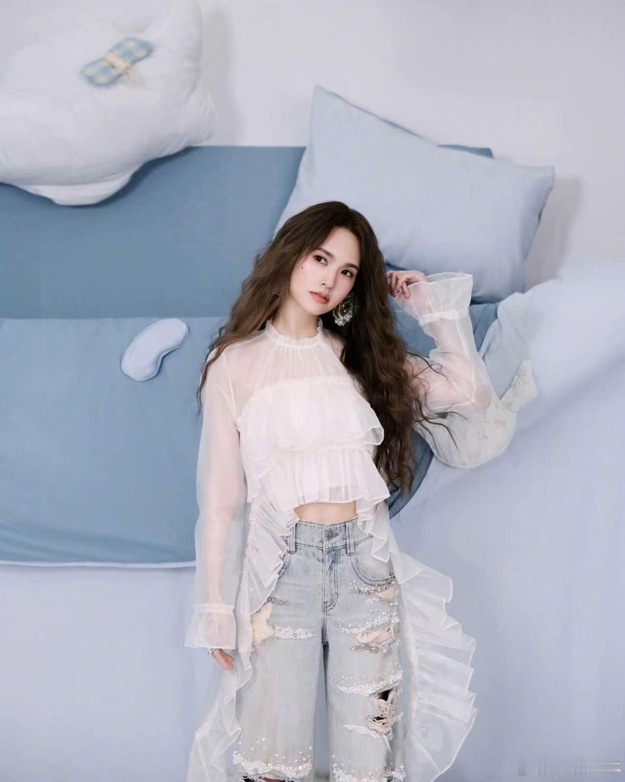 杨丞琳告别天赐的声音杨丞琳落笔记录收官时刻的感悟，在这里无需刻意维持完美模样，随