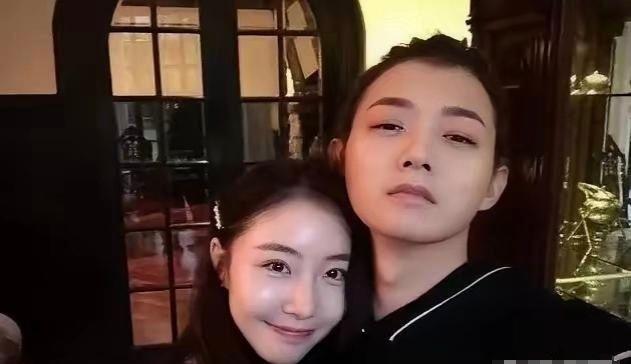 歌手霍尊刚复出不久，前女友陈露在网上喊话讨清白，意欲何为？
歌手霍尊前些时间刚刚