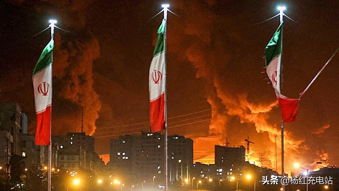 炸穿伊朗能源命根！内塔尼亚胡憋大招，美国彻底被拖入中东火海
 
美国人这次是真的