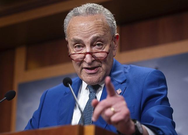 就在刚刚，美国人撑不住了！
 
3月8日周日，美国政坛传出了一个格外急切的声音，