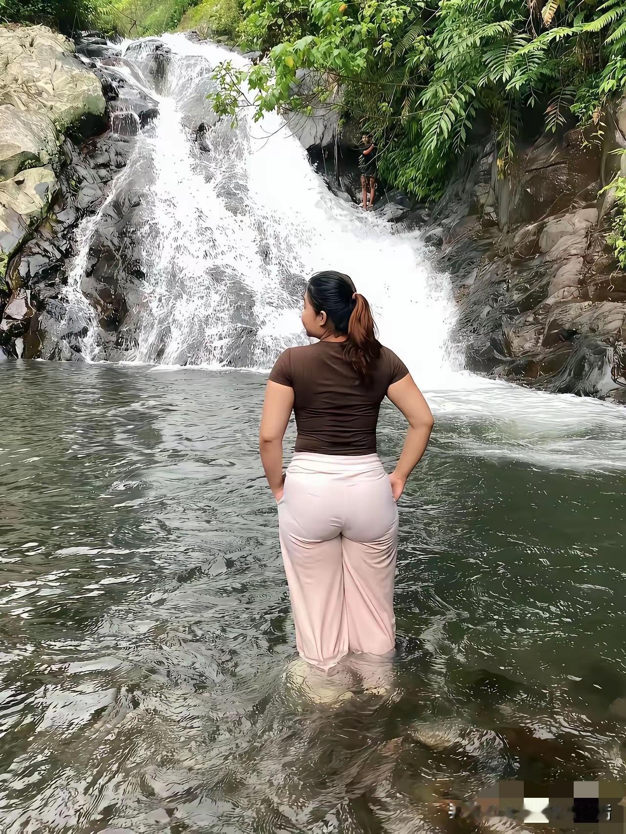 男人们大家要记住了
只要你一旦离婚
你的目的就只有一个
就是疯狂搞钱
那么
以后