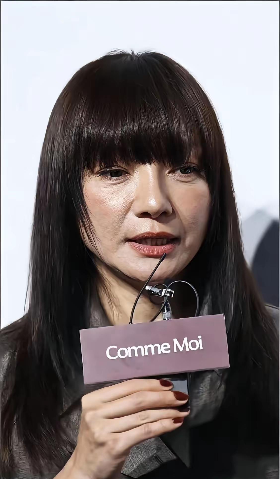这位公众人物名人，怎么一点也认不出来了，她到底是谁呀？