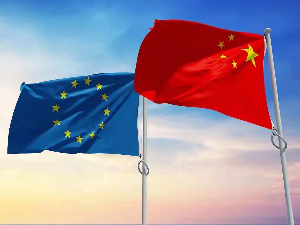 欧盟民调显示：8个国家倾向于中国，9个国家倾向于美国，其他的国家处于中立摇摆
 