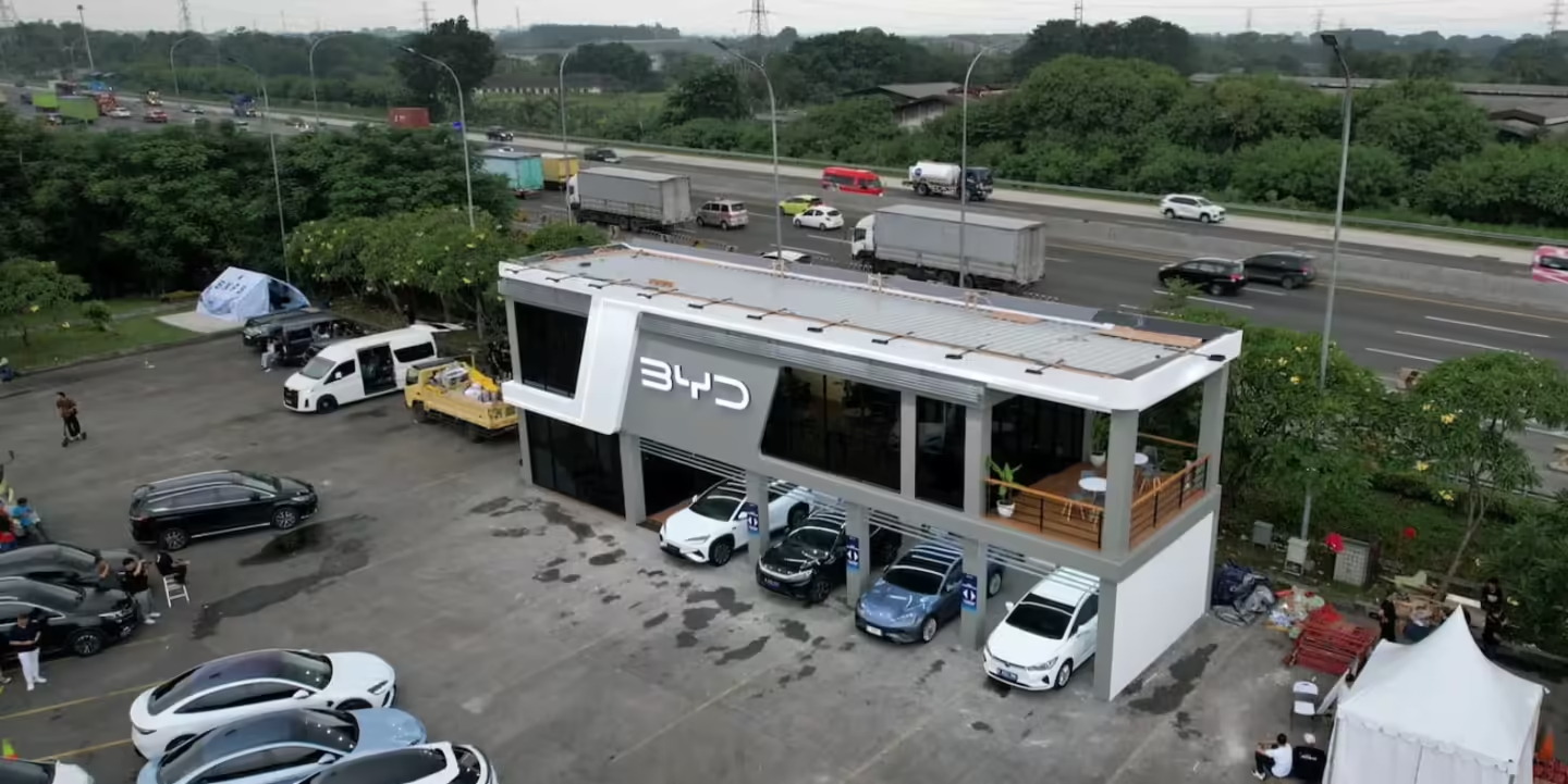 加拿大对华电动车关税从100%骤降至6.1%，比亚迪重启入局计划，首年拟建20家