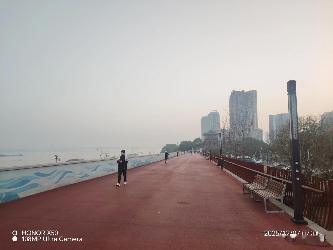 晒图笔记大赛12月7日长江岸边晨练打卡