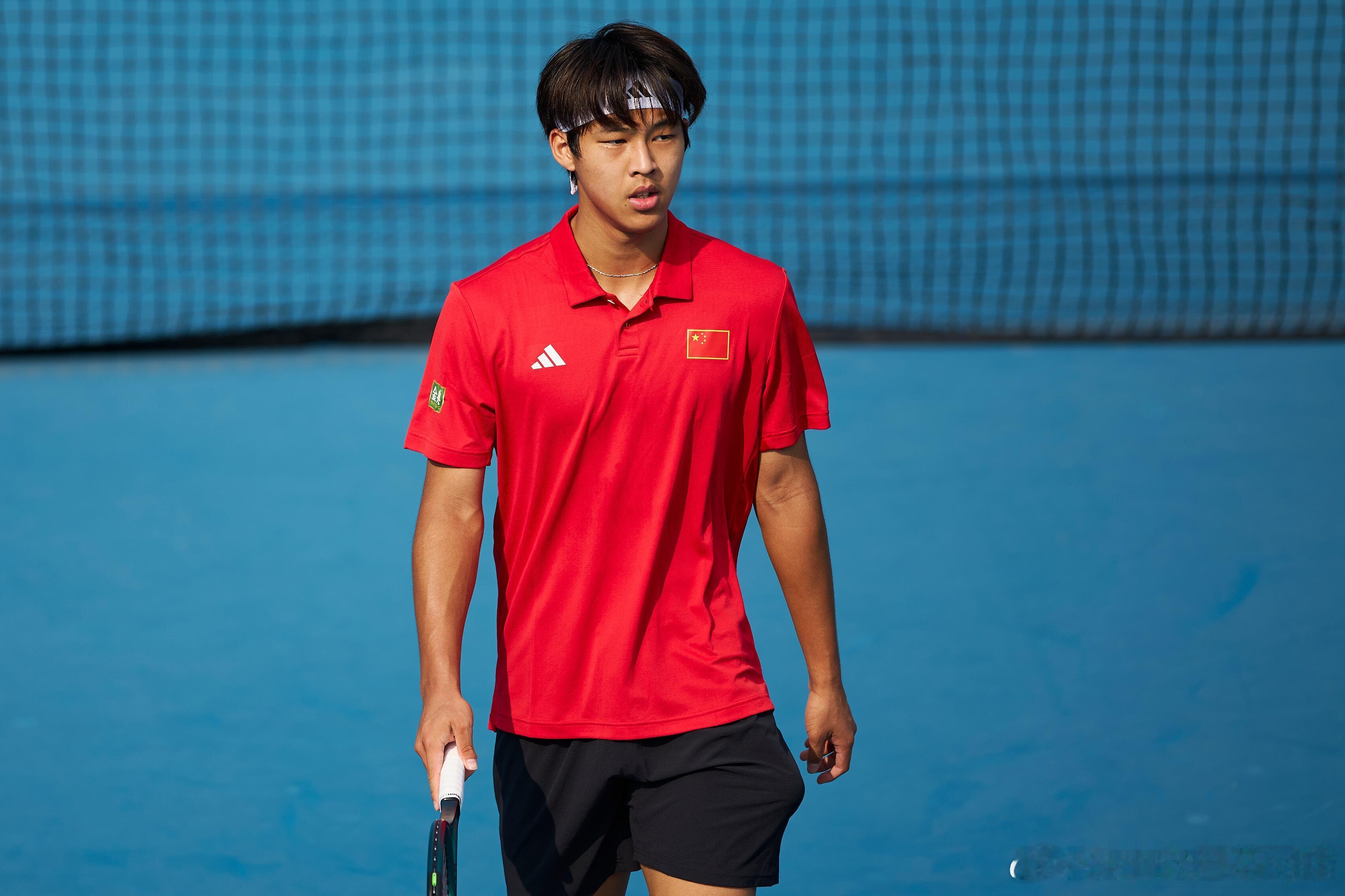 成都赛周易爆大冷晋级！中国🇨🇳小将周易以6:7，6:4，7:6逆转了5号种子