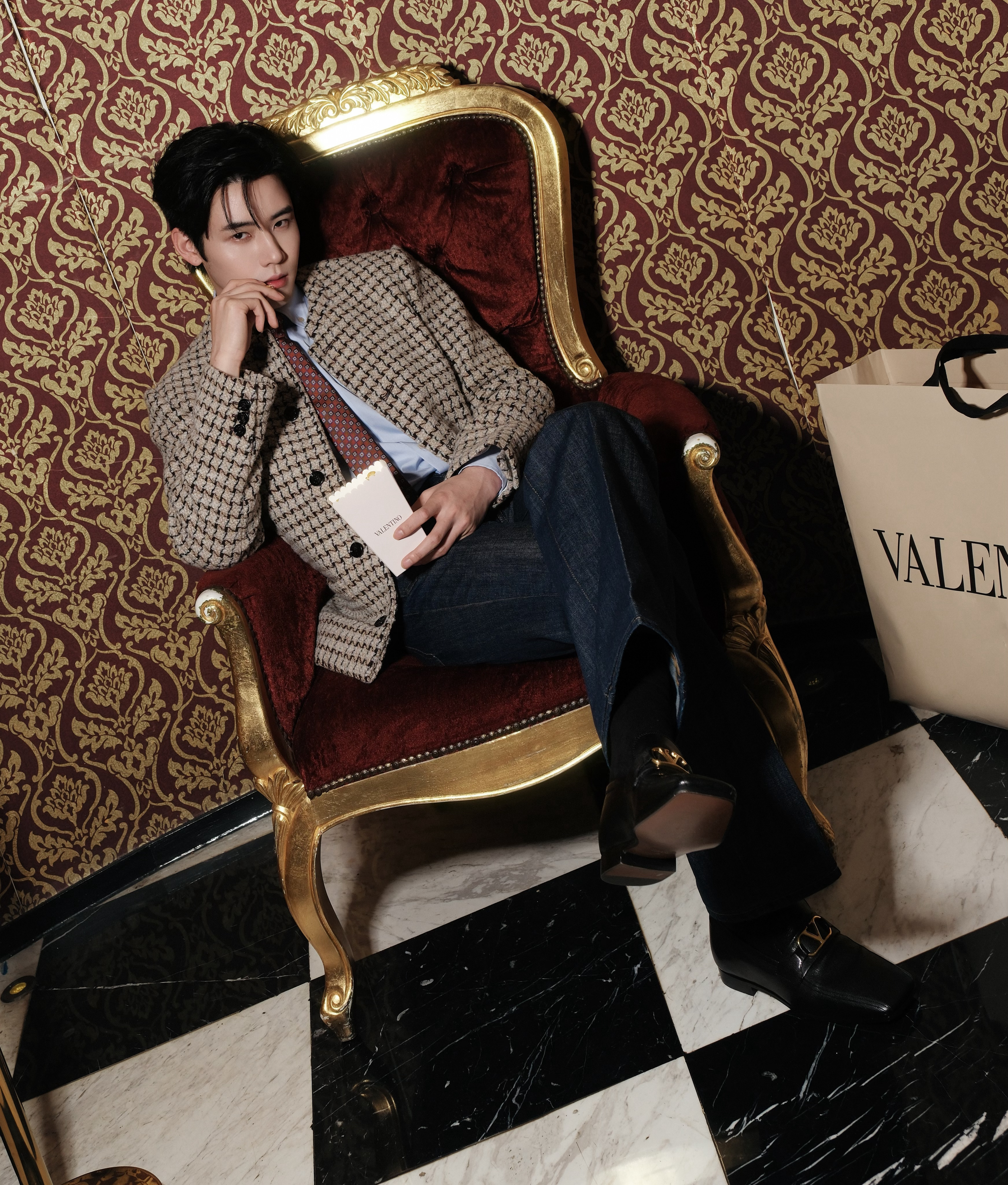 任豪今日出席华伦天奴&北京电影节活动造型图集，带来Valentino 26早秋系