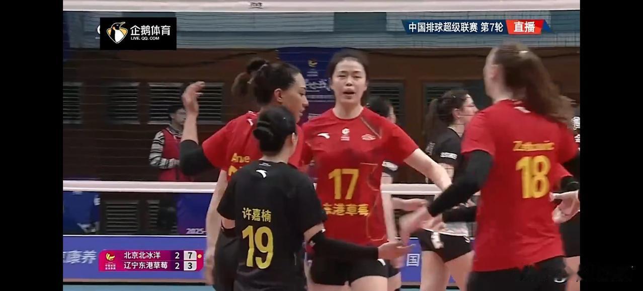 排超联赛辽宁女排被北京逆转，李海运给球队注入新变化
今日晚间，排超女排联赛第七轮