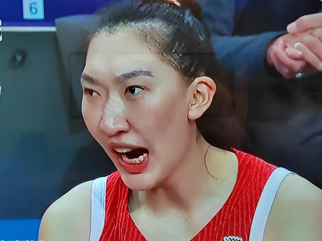 61：94！中国女篮以33分之差输给美国队，给所有上场10名球员评分：

罗欣棫