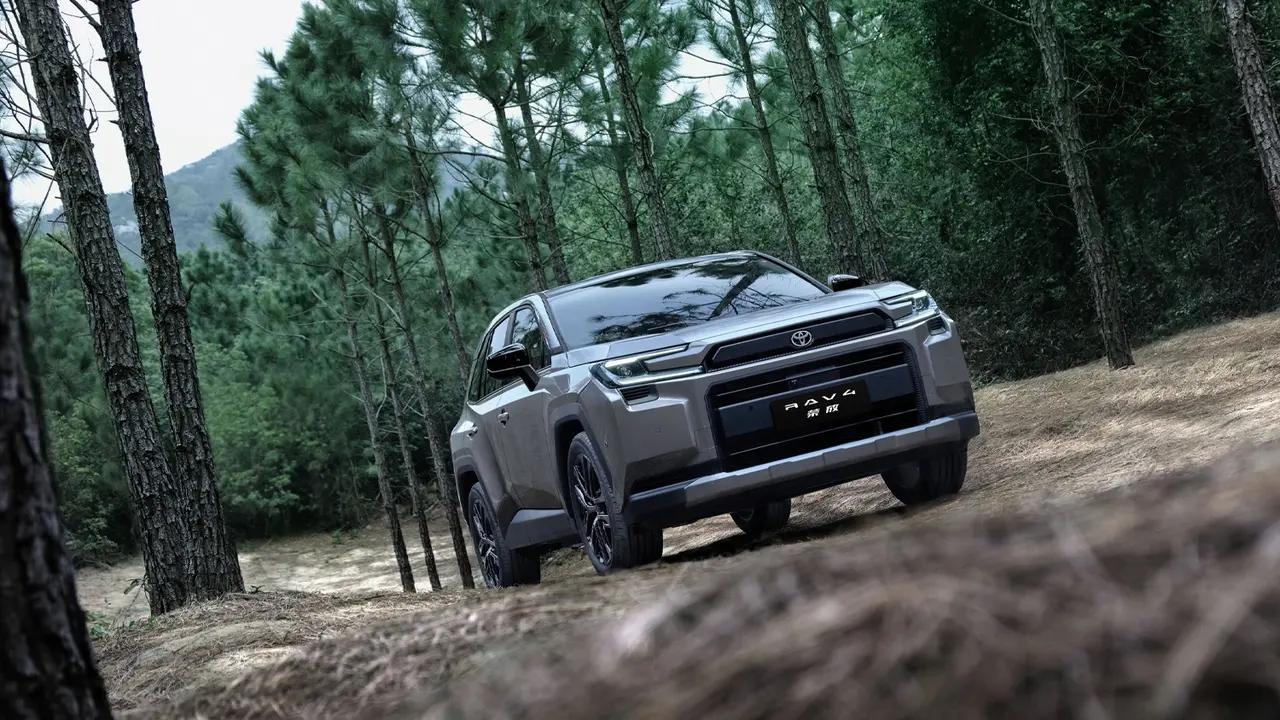 丰田荣放RAV4是全世界最畅销的SUV，这款全球战略车型是通勤，家用场景的高性价