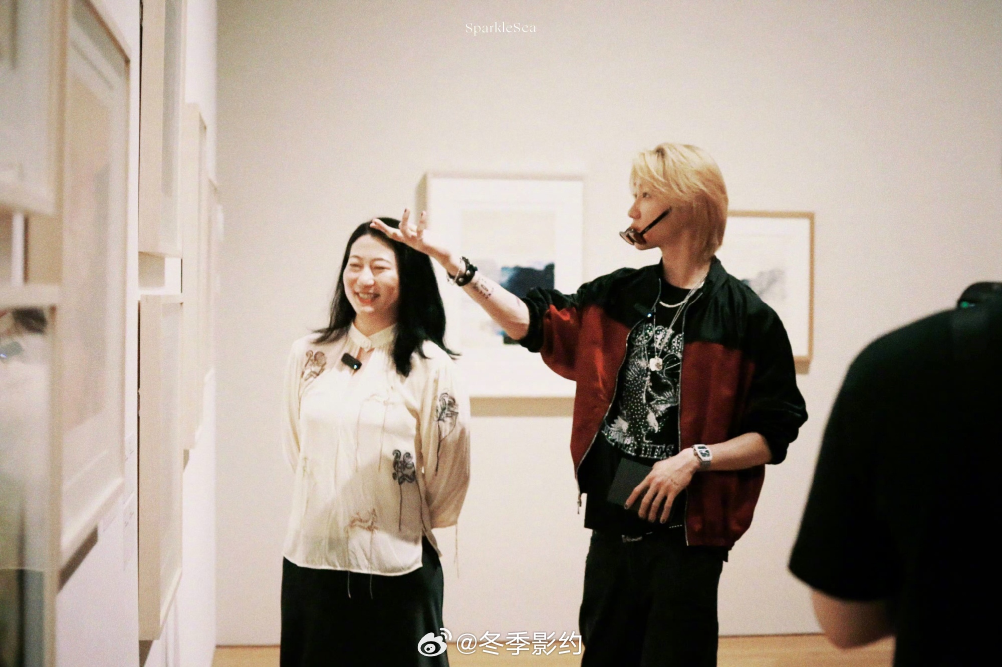 谁来管管徐明浩的幽默感 谁懂啊徐明浩的幽默感是淡淡的但杀伤力极强，粉丝随口一问衣