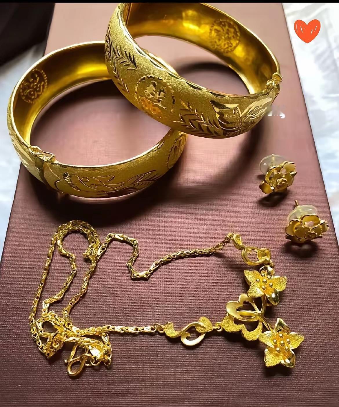 今天我偷偷跟老婆瞒了个事儿，干了件连我自己都觉得够聪明的大事——把当年结婚的三金