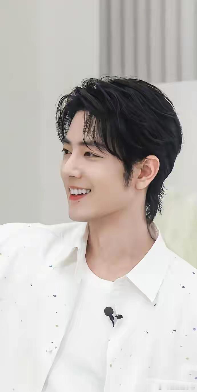 《射雕侠之大者》主演，肖战的10个好友1.王一博：演员2.阿云嘎：歌手3.周雨彤
