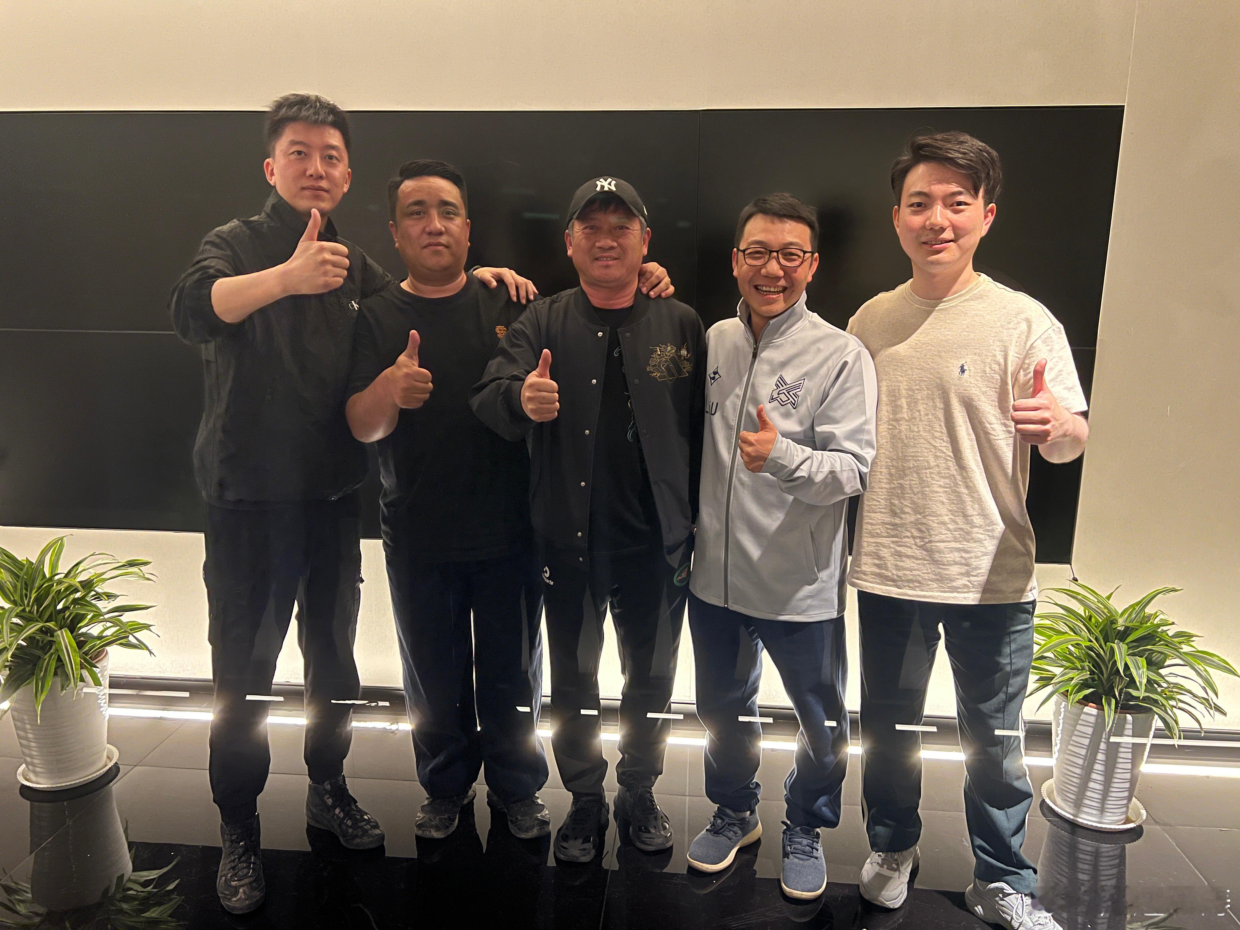 #足迹·足记#三家运营风格不同的中冠俱乐部投资人坐在一个桌上，他们讨论的是看谁能