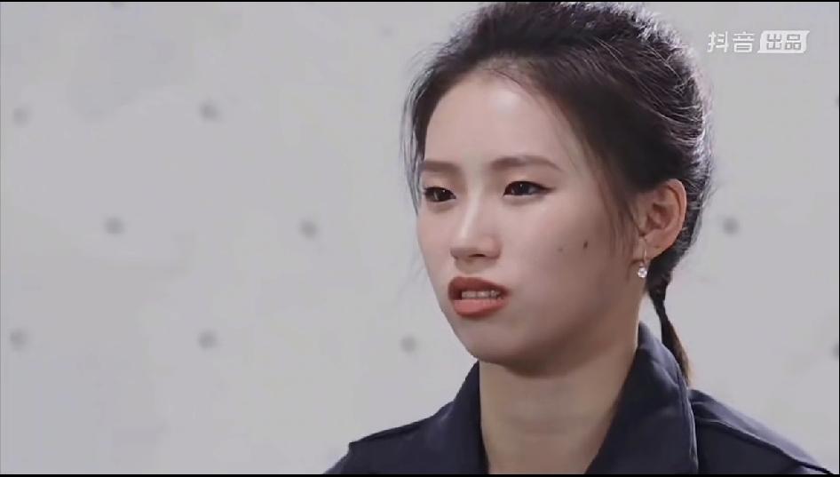 刷到水均益采访陈芋汐。网友：这是中央电视台哪个节目的采访？一查，水均益2023年