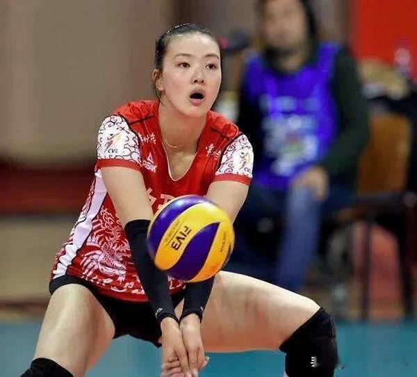 中国排坛有几个逆天的称呼
       排球比赛项目中根据在球场上不同的位置，分