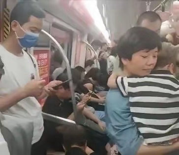 咱不道德绑架，就想问问你们，如果是你，你会让座吗？ 