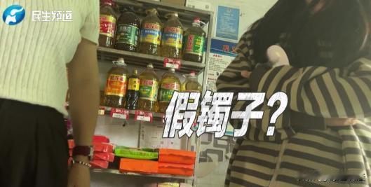 河南巩义，夫妻因琐事吵架，妻子回娘家，丈夫偷卖了妻子金镯子，买了个假的放回，妻子