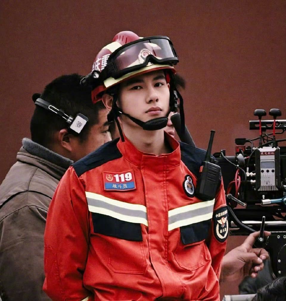 胡先煦吃不到的九宫格我eat胡先煦九宫格微博太会宠粉！ 人没吃到重庆火锅，我们却