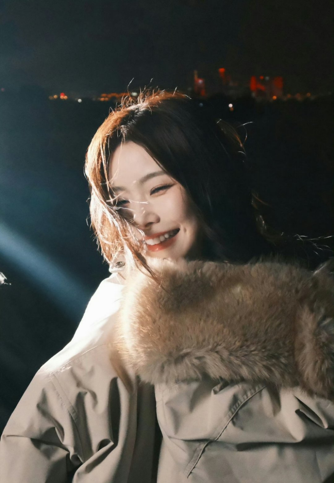 陈卓璇小号发长文爆新团队氛围 只有在充满爱的环境里，眼里的光才不会消失呀