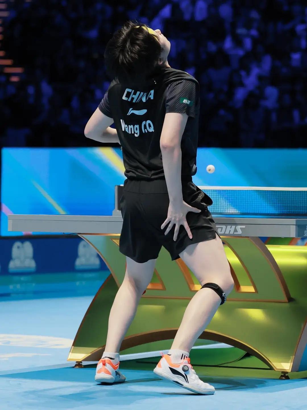 最近很多球迷看到王楚钦频繁现身成都某三甲医院，应该是要进行深度的康复治疗，粉丝们