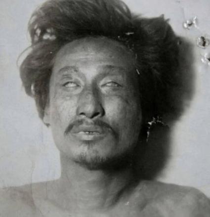 当您看到这张照片，请不要害怕，请向这位民族英雄，致以最崇高的敬意。这位怒目圆睁的