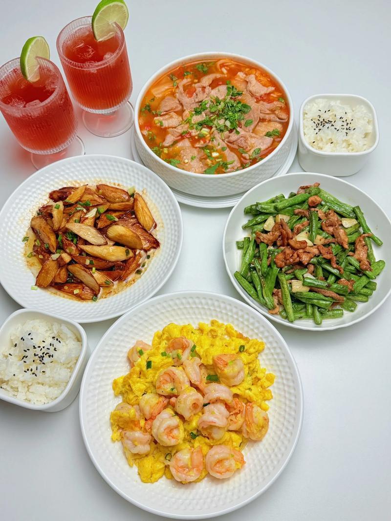 我发现，晚饭吃得不对，夜里胃就会反酸、胀气。想要晚上吃得舒服、不伤胃，首选清淡好