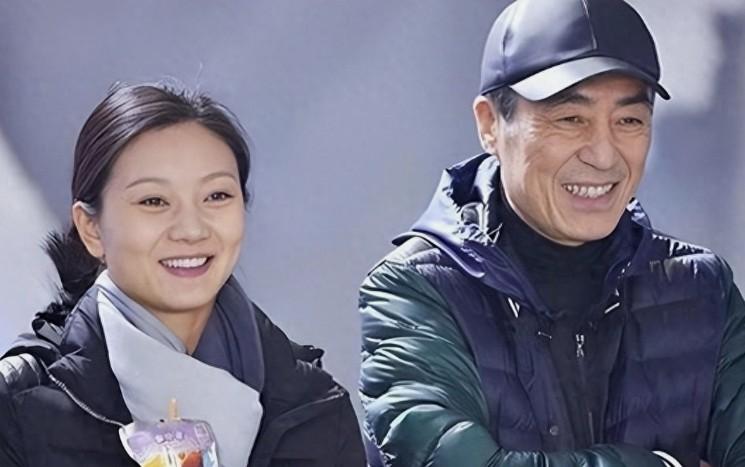 张艺谋选陈婷，年轻、身体健康、长相不丑，是为他生儿育女的最佳人选。
 
陈选张，