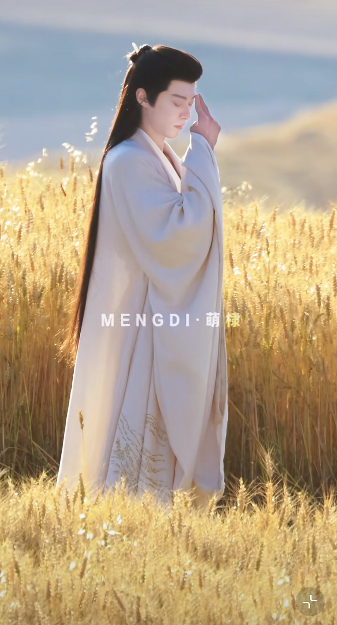 藏在宋仙官禁欲白色修女长袍下的是妖娆的曲线。王鹤棣咸鱼飞升 ​​​