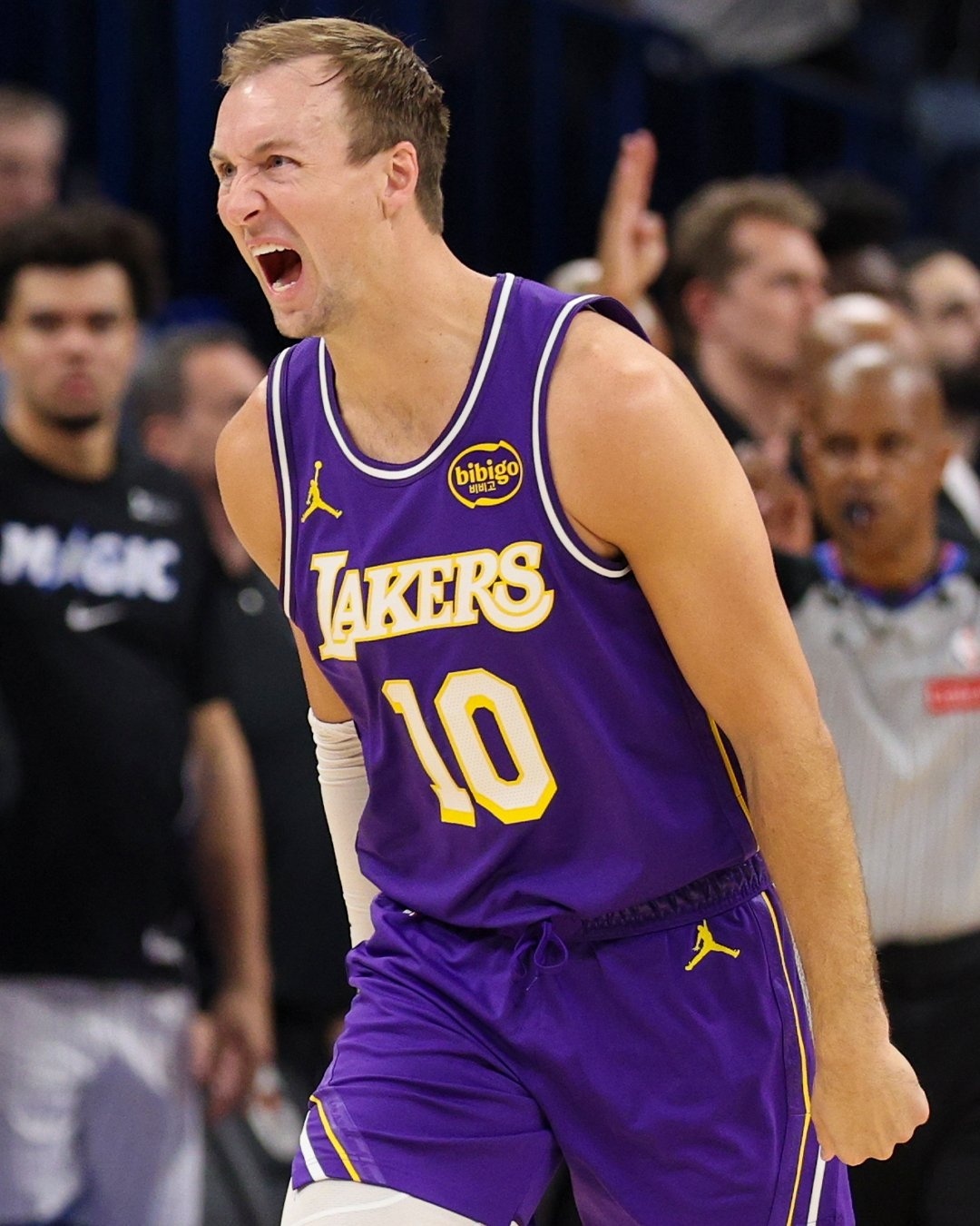 NBA 湖人球迷今晚又能睡个好觉啦！自 2019-20 赛季以来，卢克·肯纳德的