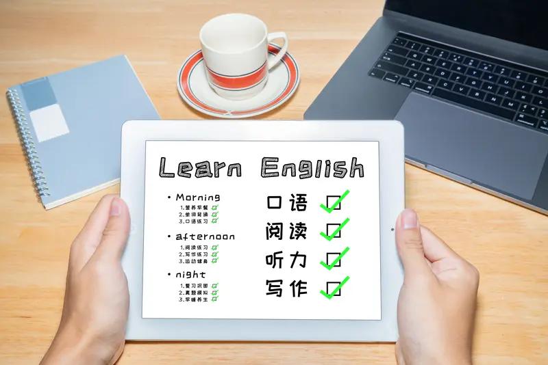 【标题：12岁女孩用流利英语帮妈妈赚超10万，家长感慨：把英语学费都赚回来了】