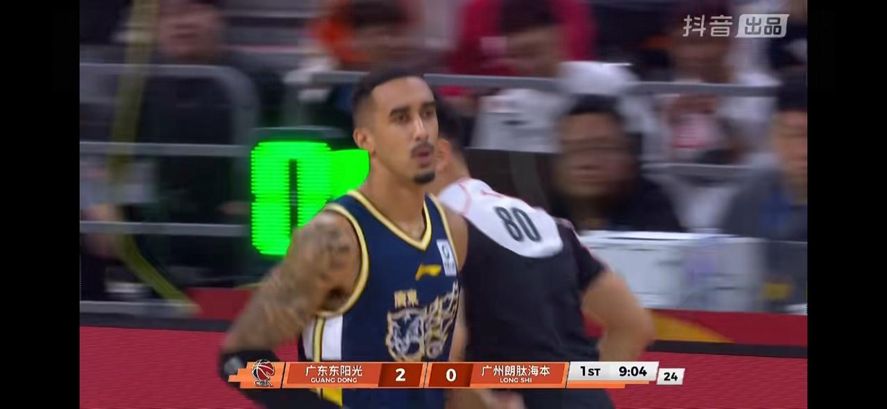 奎因上半场14分5助攻，轻松两个扣篮，龙狮阵容不足太要命

奎因状态也不是很稳定