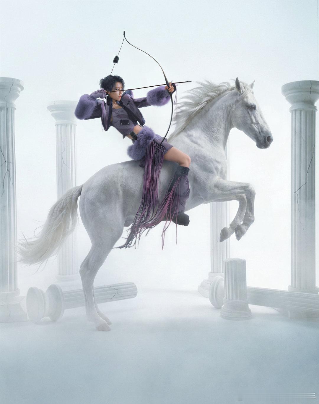 刘雨昕东方卫视跨年晚会造型，Dominnico特别定制礼服，骑白马的女战士，这个