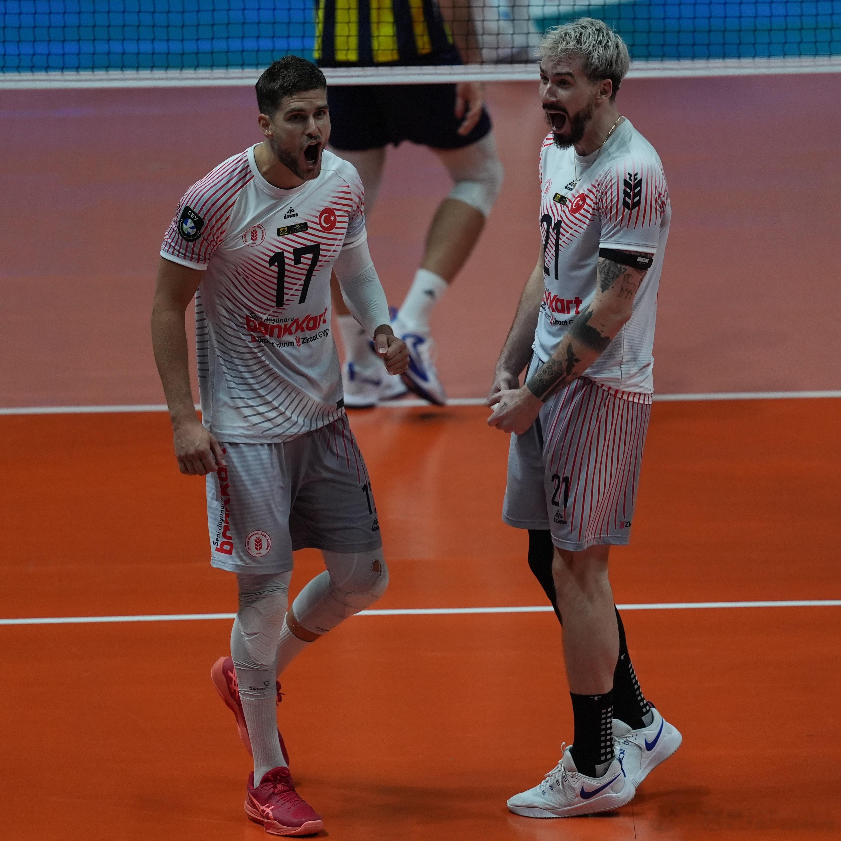 ⚪️🔴 土耳其农业银行的高颜值主攻组合——特雷弗.克莱维诺和托马斯.弗纳尔。 