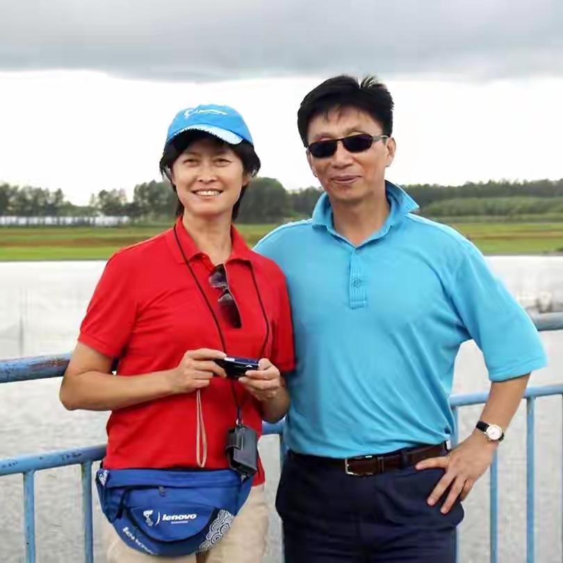 这是敬一丹老师和丈夫王梓木的一张合影。

在两人的女儿王尔晴眼里，父母是一对相濡