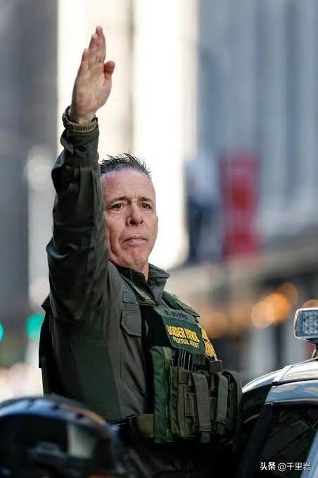 #民主党领袖批特朗普一意孤行发动战争#现在的特朗普政府的烂事儿太多了，先找个人给