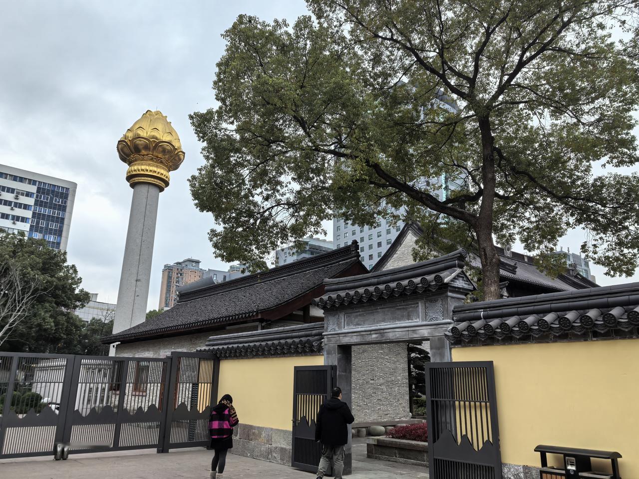 浙东四大佛教丛林之一的宁波七塔禅寺引人入胜
      今天和朋友约着在七塔寺附