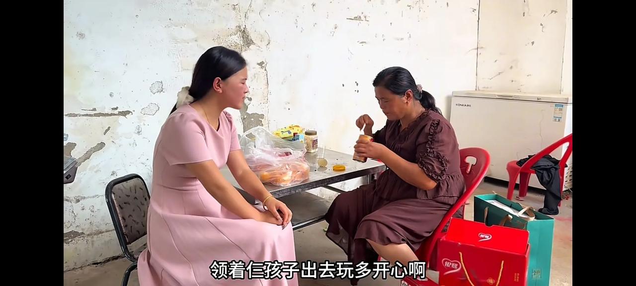 老壳子总想着去闺女家住
雨露怀孕后，老壳子不但不关心，还想着去雨露家住几天，噌吃