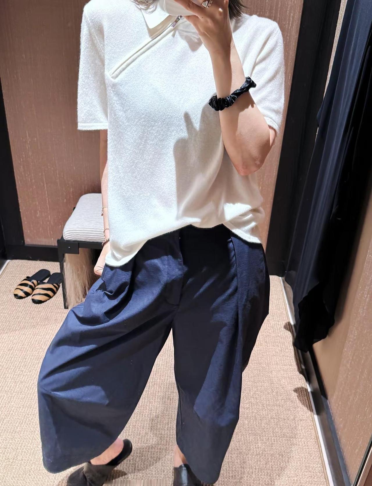 和jennie一起自拍🤳她是很可爱的女孩子呀～天气快点暖吧 就可以穿着美衣出去