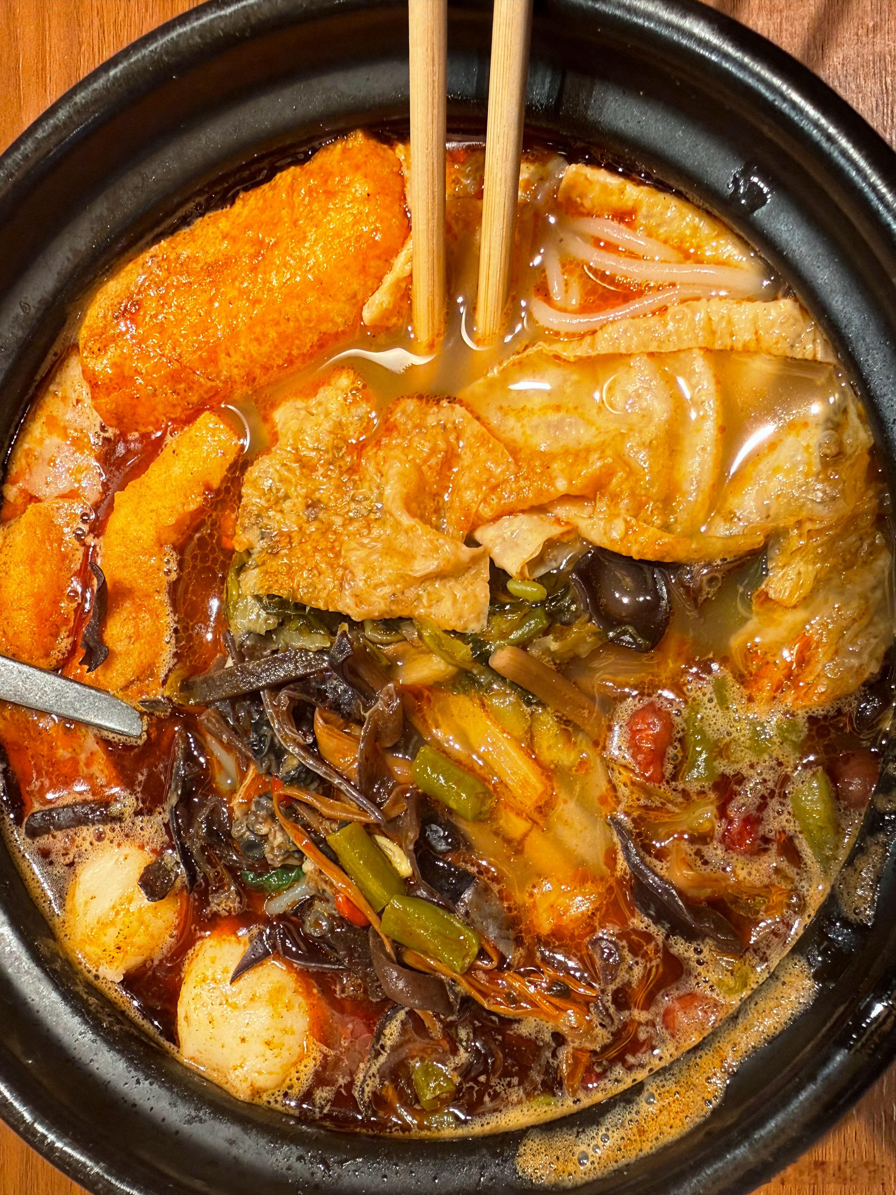 发现家好吃的螺蛳粉店[抱一抱]我点的招牌砂锅螺狮粉真好吃 ​​​