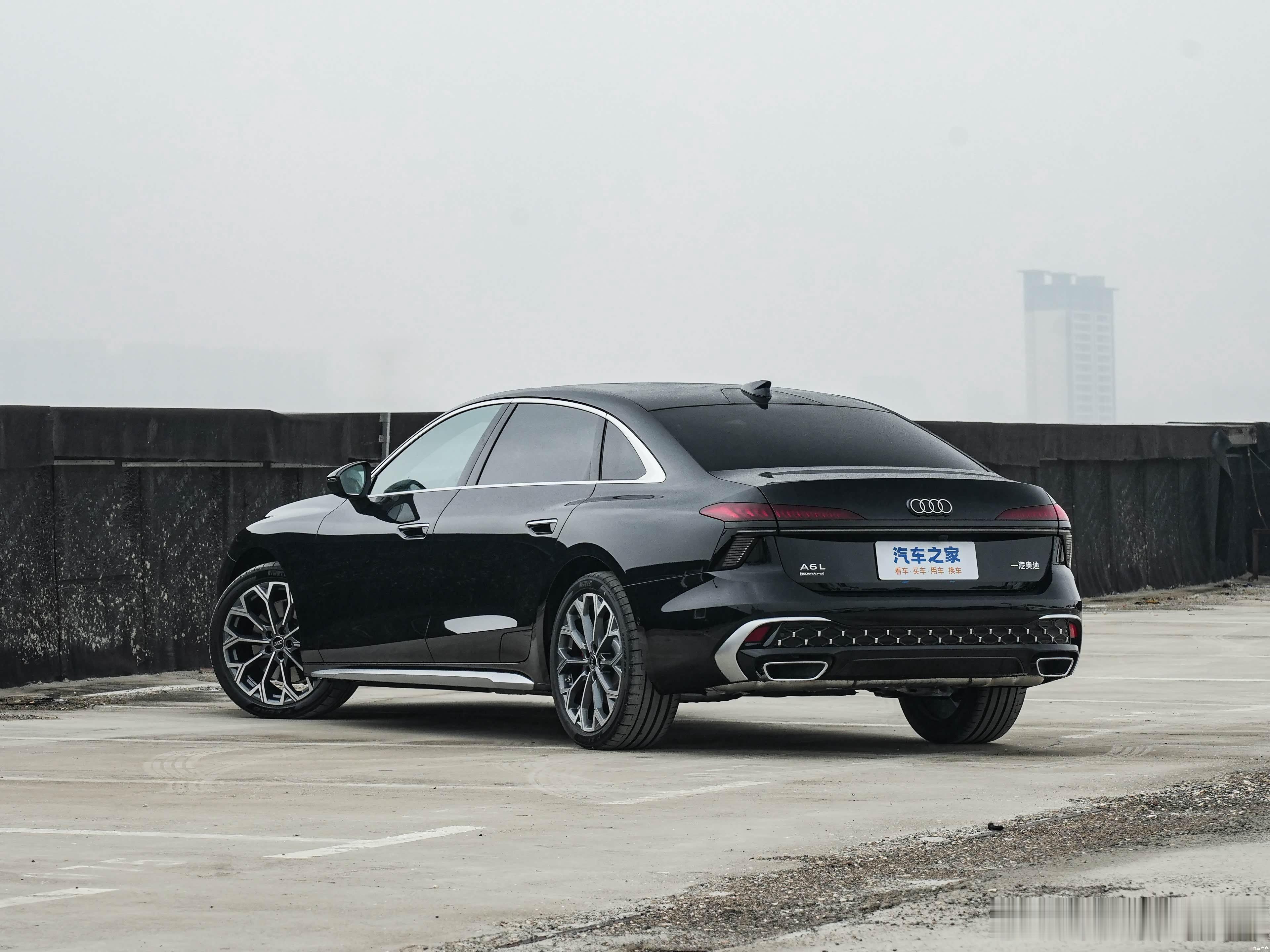 奥迪A6L全新的那种 272马力发动机的那种 A6L 352900黑黑33.99