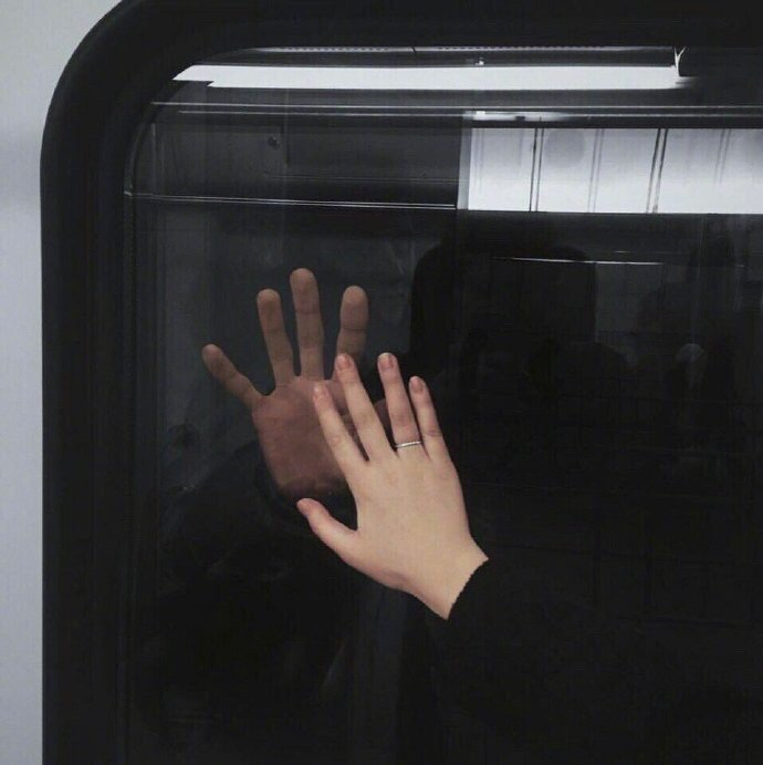 [心]             对你越客气，就证明我              